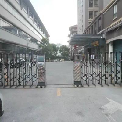 新天下维修伸缩门.jpg